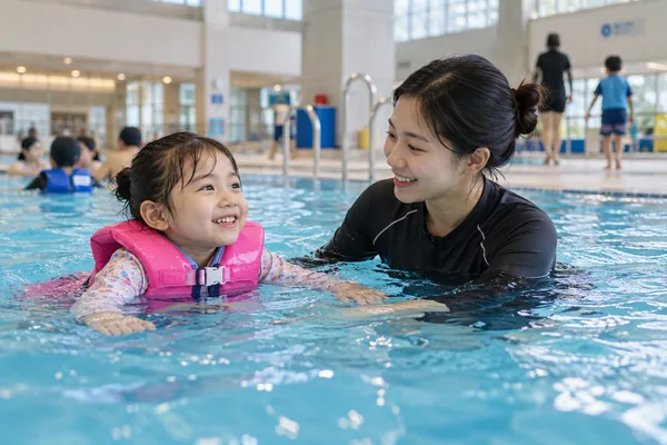 아이와 함께할 때 더 신경 써야 할 점 관련 AI 생성 예시 이미지