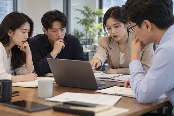 검토할 때 자주 놓치는 오류는 무엇인가요 관련 AI 생성 예시 이미지